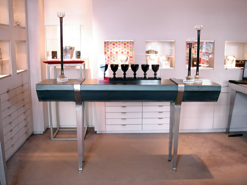 Table HOPE mise en situation au sein de la boutique BACCARAT